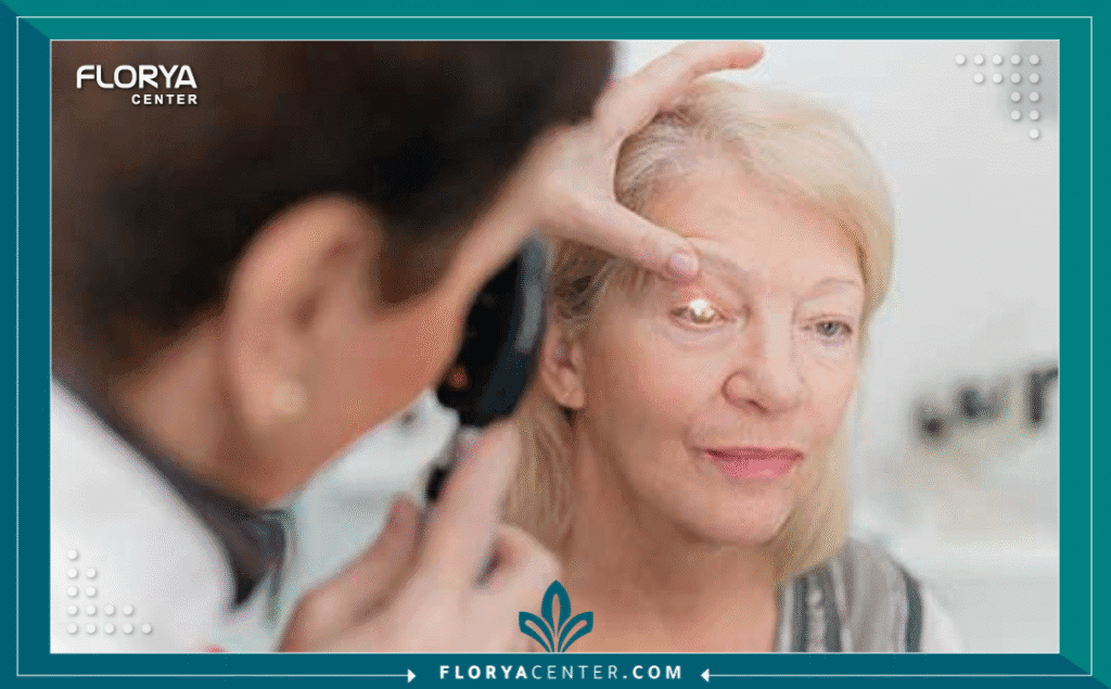 الفيمتو سمايل لعلاج قصر النظر 3 نسخة من Hayaalaje12 20250713 082148 ٠٠٠٠ 1 - الفيمتو سمايل لعلاج قصر النظر شهد طب العيون تطوراً نوعياً هائلاً انتقل بنا من الجراحات السطحية (PRK) إلى تقنيات الليزك (LASIK)، وصولاً إلى الطفرة التكنولوجية الأحدث المتمثلة في الفيمتو سمايل لعلاج قصر النظر (Femto Smile). لم يعد البحث عن التخلص من النظارات الطبية مجرد رغبة تجميلية، بل أصبح حاجة وظيفية ملحة للملايين حول العالم. وتبرز تقنية الفيمتو سمايل لعلاج قصر النظر كخيار مفضل للعديد من الجراحين والمرضى على حد سواء، نظراً لكونها إجراءً طفيف التوغل (Minimally Invasive) يعتمد على تقنية استخلاص العدسة عبر شق دقيق دون الحاجة لرفع قشرة القرنية (Flapless).