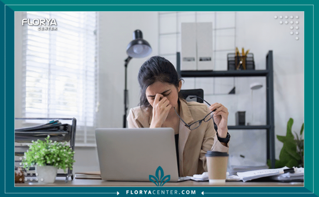 Hayaalaje12 20250718 233211 ٠٠٠٠ 1 - علاج ضعف النظر الشديد يعيش الملايين حول العالم تحدياً يومياً مع الرؤية الضبابية التي تتجاوز مجرد الحاجة إلى نظارات طبية، بل تصل إلى مرحلة الاعتماد الكلي عليها للقيام بأبسط المهام الحياتية. إن علاج ضعف النظر الشديد (Treating Severe Vision Impairment) لم يعد اليوم مجرد إجراء تجميلي، بل هو ضرورة وظيفية ملحة لاستعادة جودة الحياة. كثيراً ما يصطدم أصحاب الدرجات العالية من قصر النظر (High Myopia) أو طول النظر (High Hyperopia) بجدار الرفض عند زيارة عيادات تصحيح النظر التقليدية، حيث يُخبرهم الأطباء بأن "سُمك القرنية لا يسمح" أو أن "الليزك يشكل خطراً".