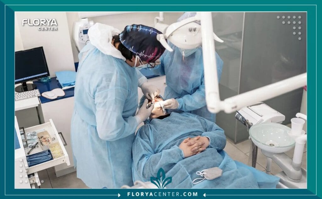 bb2 2 - عروض علاج الأسنان الشاملة في اسطنبول تُعد عروض علاج الأسنان الشاملة في اسطنبول الخيار الأول عالمياً للمرضى الباحثين عن التوازن الدقيق بين الجودة الطبية الفائقة والتكلفة الاقتصادية المدروسة (Cost-Effectiveness). في ظل ارتفاع تكاليف الرعاية الصحية في أوروبا والولايات المتحدة ودول الخليج، برزت إسطنبول كعاصمة للسياحة العلاجية، حيث لا تقتصر عروض علاج الأسنان الشاملة في اسطنبول على الإجراء الطبي فحسب، بل تمتد لتشمل تجربة استشفاء متكاملة. تشير الإحصاءات الطبية إلى أن آلاف المرضى يتوافدون شهرياً للاستفادة من هذه الباقات التي تدمج بين التكنولوجيا الرقمية المتقدمة (Digital Dentistry) والرفاهية اللوجستية. إن اتخاذ القرار بالاستفادة من عروض علاج الأسنان الشاملة في اسطنبول يتطلب فهماً عميقاً للمعايير الطبية، ونوعية المواد المستخدمة، ومؤهلات الجراحين لضمان نتائج مستدامة وآمنة.