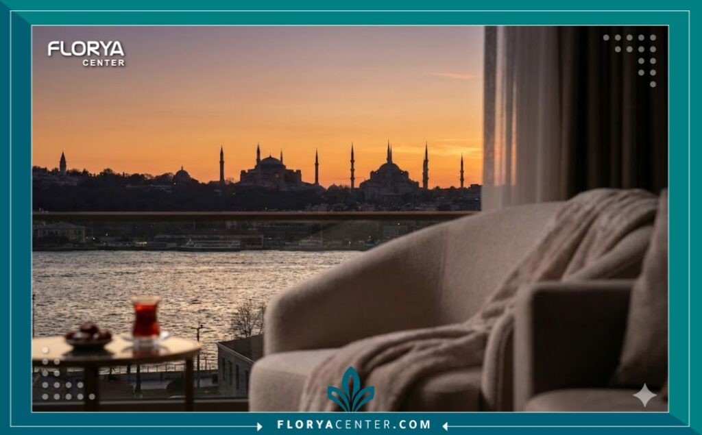 إطلالة ساحرة على مضيق البوسفور ومعالم إسطنبول من شرفة غرفة تعافي فاخرة، تعكس السياحة العلاجية في تركيا.