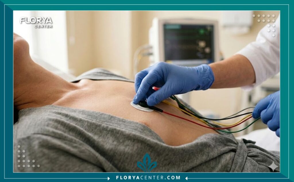 لقطة مقربة تظهر وضع أقطاب تخطيط القلب للفحص الدوري في العيادة.