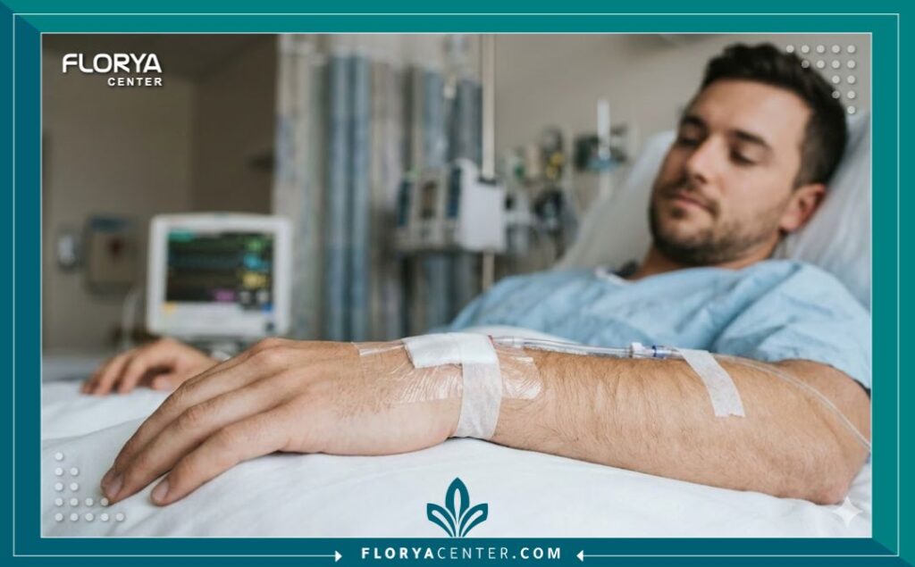 مريض يظهر عليه أثر بسيط لعملية القسطرة عن طريق معصم اليد بدلاً من الجراحة التقليدية.