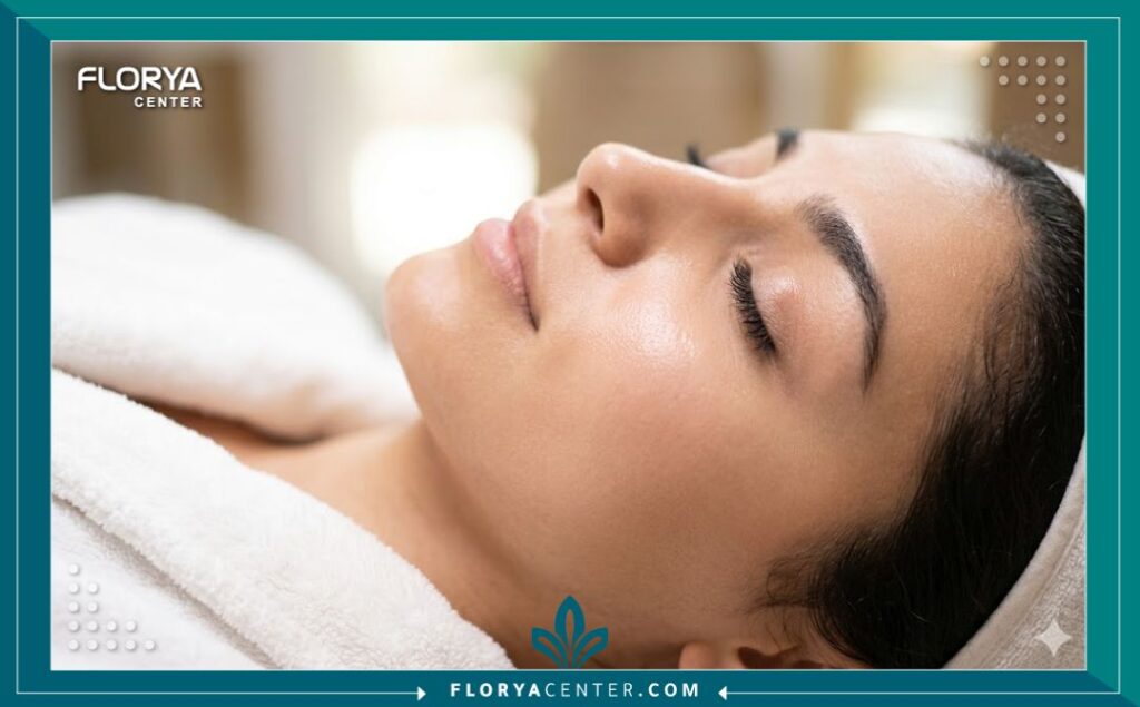 لقطة مقربة تجميلية تظهر بشرة صافية وموحدة اللون ومشرقة لامرأة بعد خضوعها لعلاج IPL ناجح للنمش والشعيرات الدموية في تركيا.