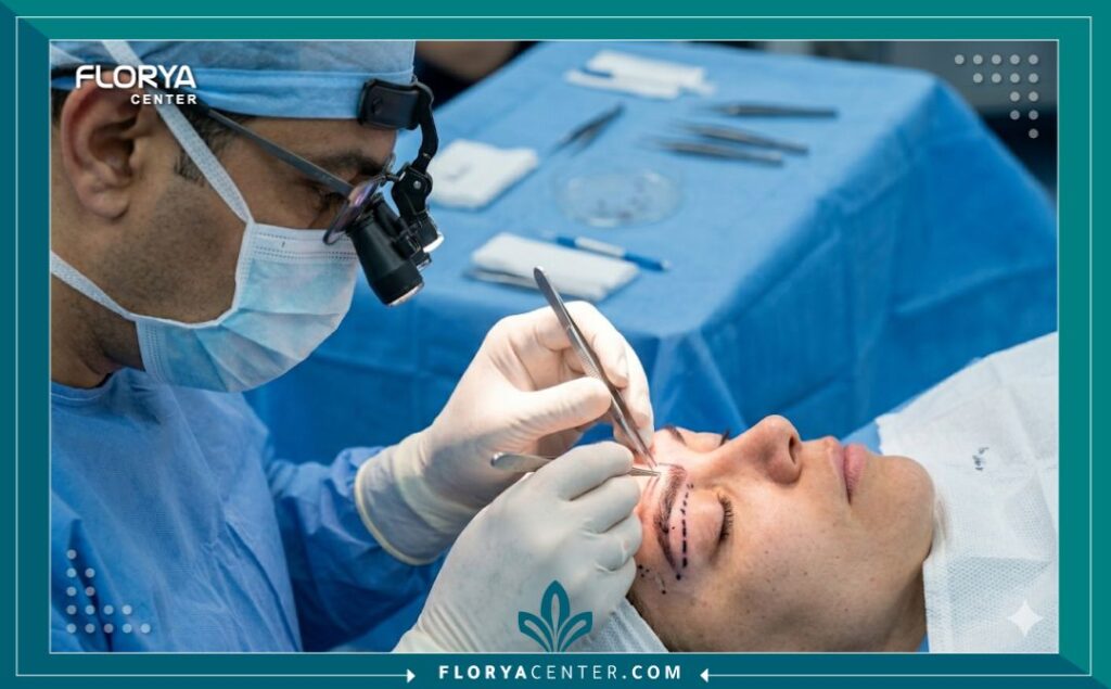 طبيب تجميل مصري خبير يقوم بإجراء عملية زراعة الحواجب الدقيقة داخل غرفة عمليات معقمة ومجهزة بأحدث التقنيات في عيادة كبرى بالقاهرة.