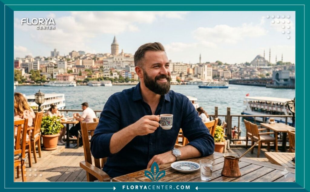 رجل يستمتع برحلته إلى إسطنبول بعد عملية زراعة ذقن ناجحة، مع إطلالة على البوسفور.