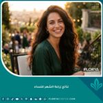 امرأة سعيدة وواثقة تظهر نتائج زراعة الشعر الطبيعية والكثيفة للنساء.