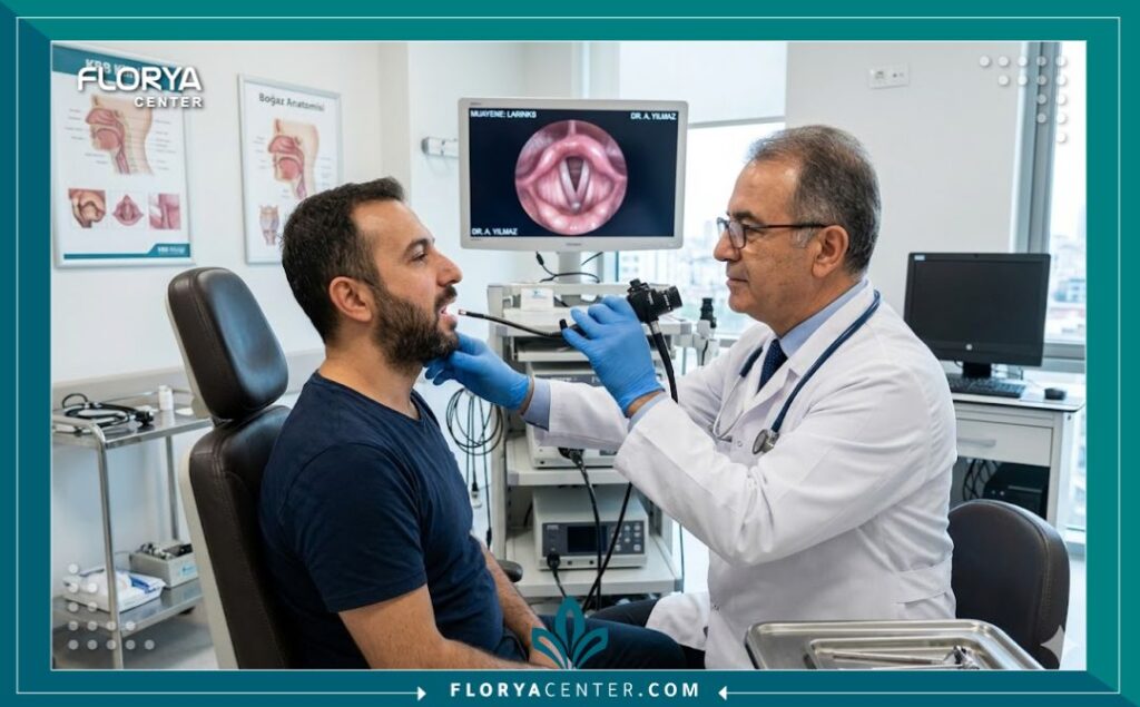 طبيب أنف وأذن وحنجرة متخصص يقوم بفحص مريض قبل عملية تعديل الصوت في عيادة بتركيا.