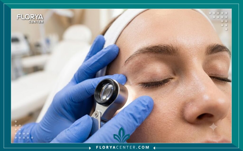 جراحة استئصال الزوائد الجلدية بالعين 5 طبيب عيون وتجميل متخصص يقوم بفحص دقيق لمنطقة الجفون قبل عملية إزالة الزوائد الجلدية واللويحات الصفراء.