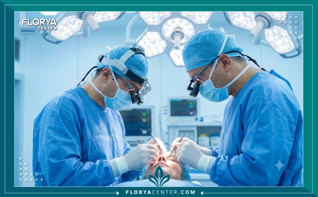 لقطة واقعية من داخل غرفة العمليات المعقمة في إسطنبول، حيث يقوم جراح تجميل ماهر بإجراء دقيق لجراحة تجميل جفون محيط العين الشاملة مع تركيز على الدقة.