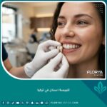 صورة عالية الدقة لابتسامة مثالية تبرز جودة وجمال تلبيسة اسنان في تركيا.