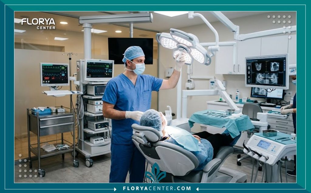 غرفة عمليات حديثة ومعقمة في عيادة أسنان تركية مجهزة بأحدث تقنيات زراعة عظام الفك.