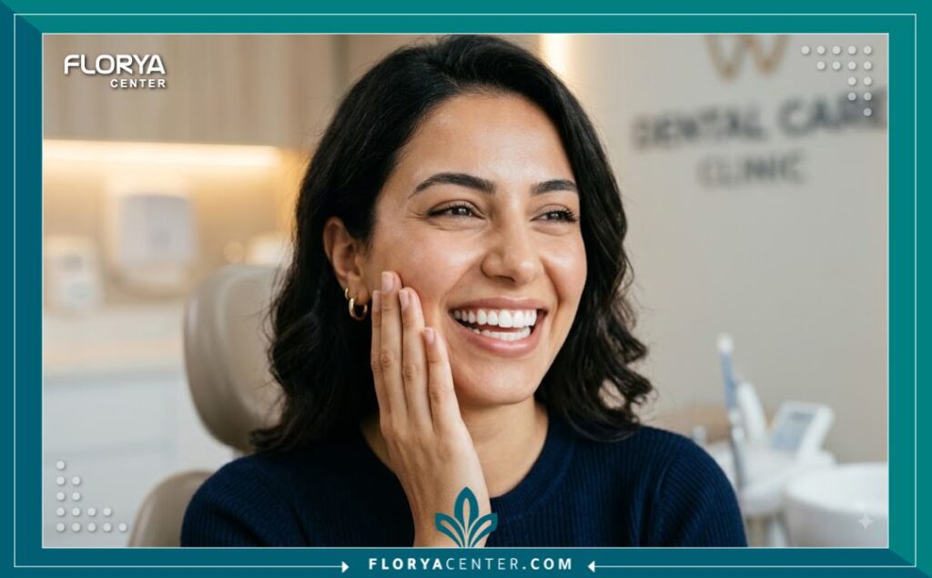 مريضة سعيدة بابتسامة هوليوود ناصعة البياض بعد نجاح علاجها التجميلي على يد دكتورة اسنان ممتازة في تركيا.